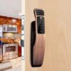Khoa cua Yale YMG 40 Red Bronze 2